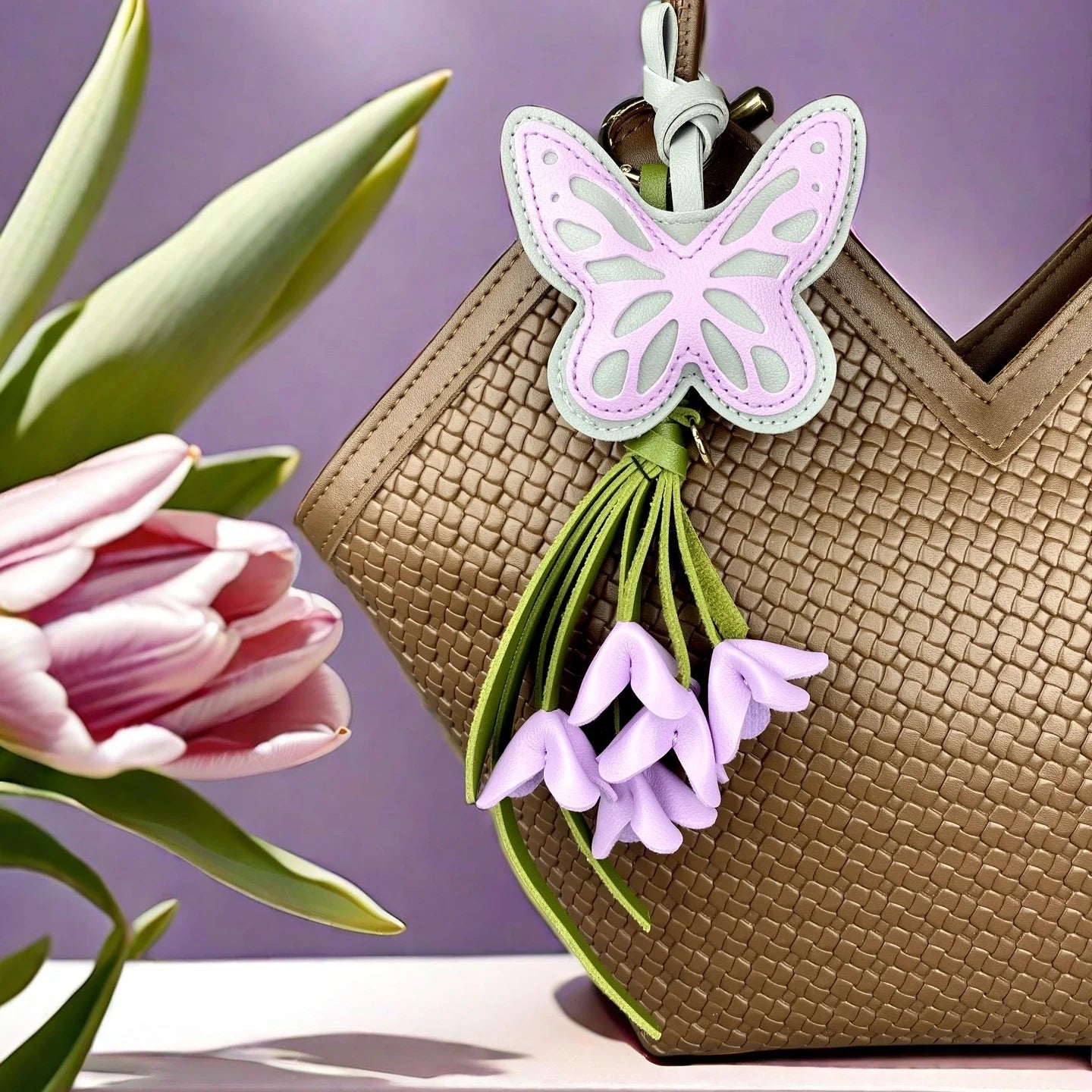 Set de Llaveros con Mariposa y Flor Moradas, Accesorios Lindos de Cuero PU con Diseño Floral para Amantes del Color Morado/Flores Realistas/Buen Regalo