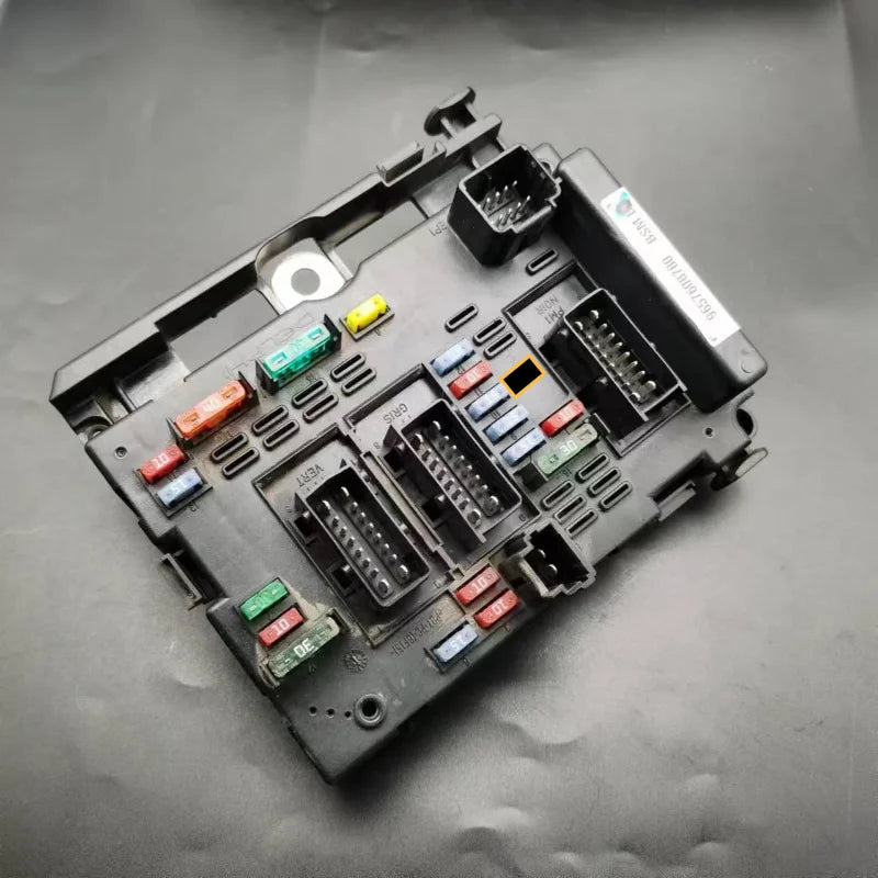 Caja de fusibles de capó auténtica usada, controlador de montaje de unidad BSM R05 9666700480 para Peugeot 307 308 408 Citroen C4 Berlingo