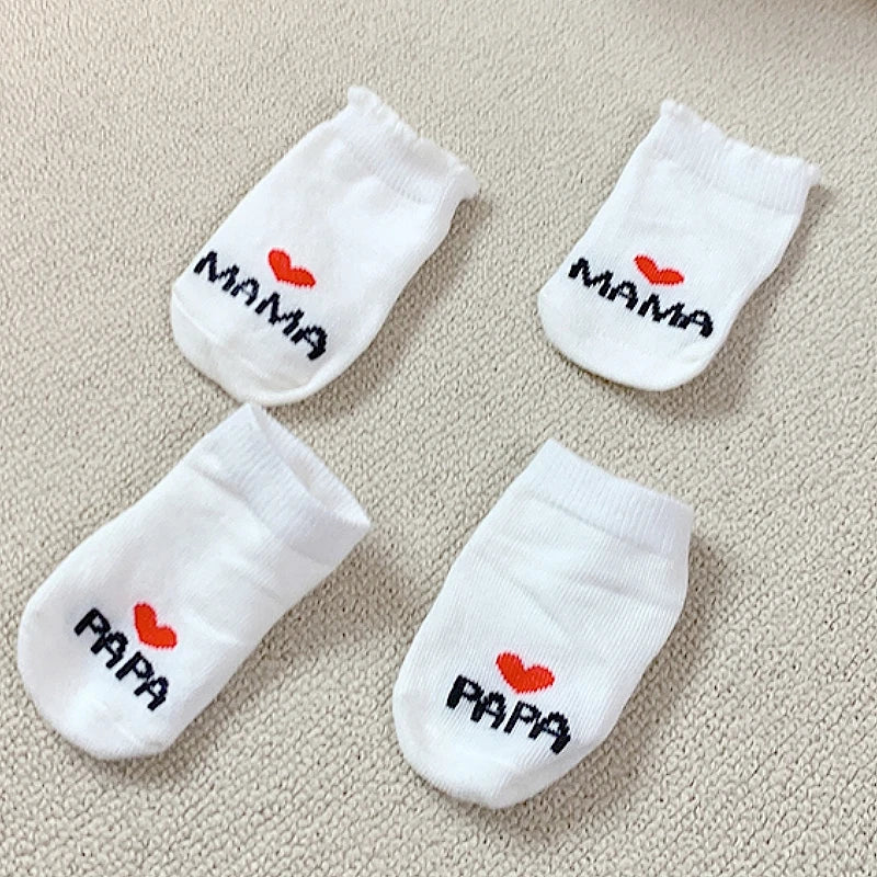 2 pares de calcetines blancos para bebés recién nacidos, bonitos calcetines de algodón Love MAMA PAPA Bebe, regalo para niños pequeños, diseño de paquete de calcetines