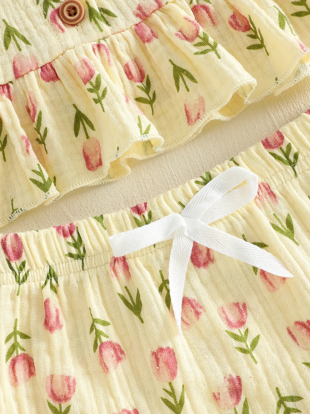 Lioraitiin Conjunto de verano para niñas con estampado floral de tulipanes, sin mangas, cuello cuadrado, camisetas sin mangas, pantalones cortos elásticos con volantes, conjunto de 2 piezas