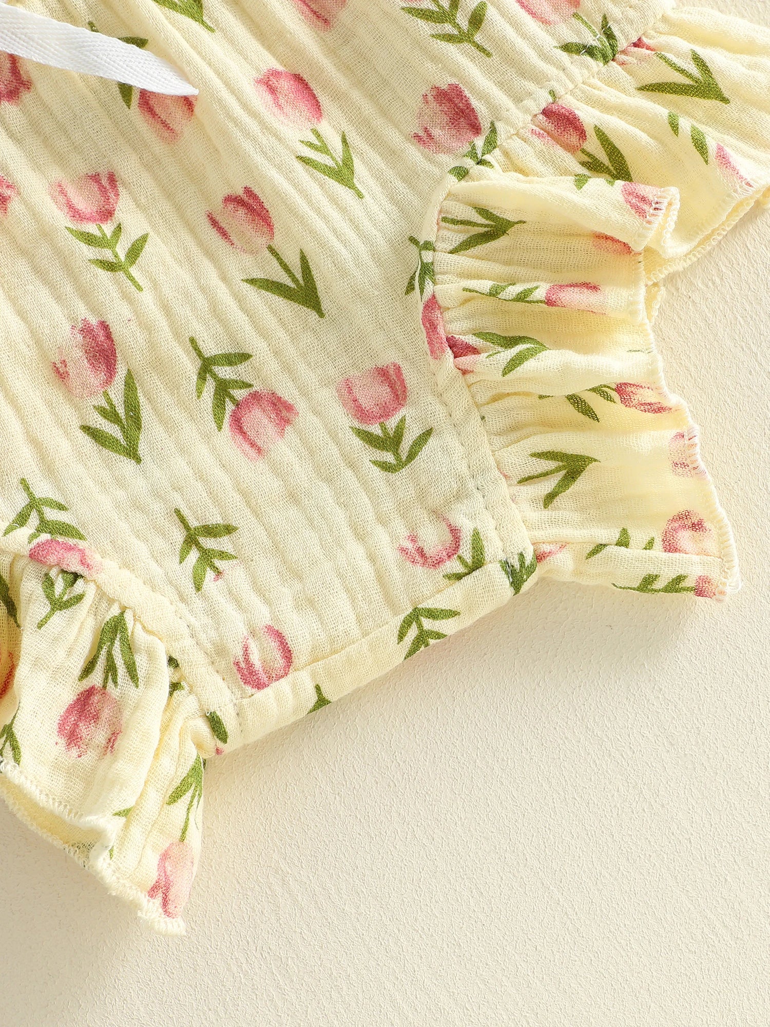 Lioraitiin Conjunto de verano para niñas con estampado floral de tulipanes, sin mangas, cuello cuadrado, camisetas sin mangas, pantalones cortos elásticos con volantes, conjunto de 2 piezas