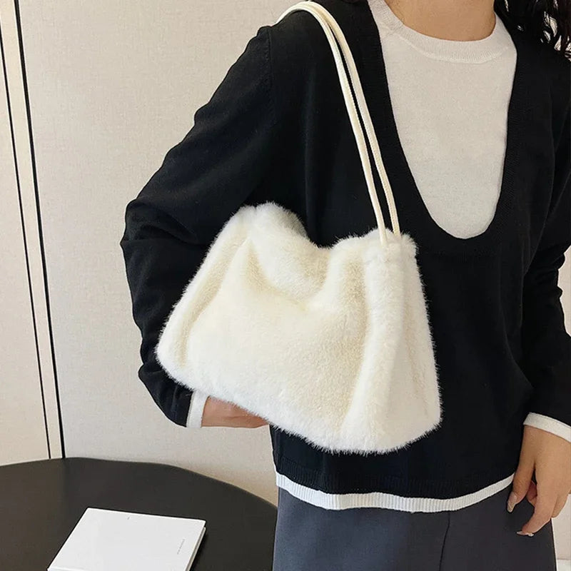 Nuevo bolso de mano de felpa para Otoño e Invierno, bolso de compras cruzado con cadena de Color sólido versátil, bolsos de mensajero con cadena de nuevo diseño para mujer