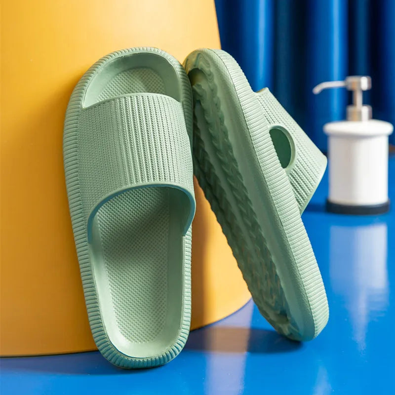 Zapatillas de nube con plataforma gruesa para mujer, sandalias deslizantes con almohada de suela blanda Eva para interior del hogar, chanclas de playa antideslizantes de verano 2025