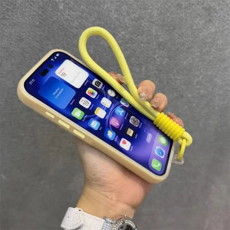 Funda de teléfono transparente de caramelo mate suave para iPhone 17 16 Pro Max 15 14 13 12 11 XS X 7 8 Plus 16e cubierta de cordón con correa para muñeca