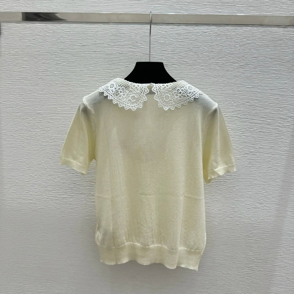 Camiseta de Alta Calidad para Mujer, Nueva Colección 2026, Informal, Moderna, de Manga Corta, Color Sólido, con Diseño de Encaje en el Cuello, xy26522203