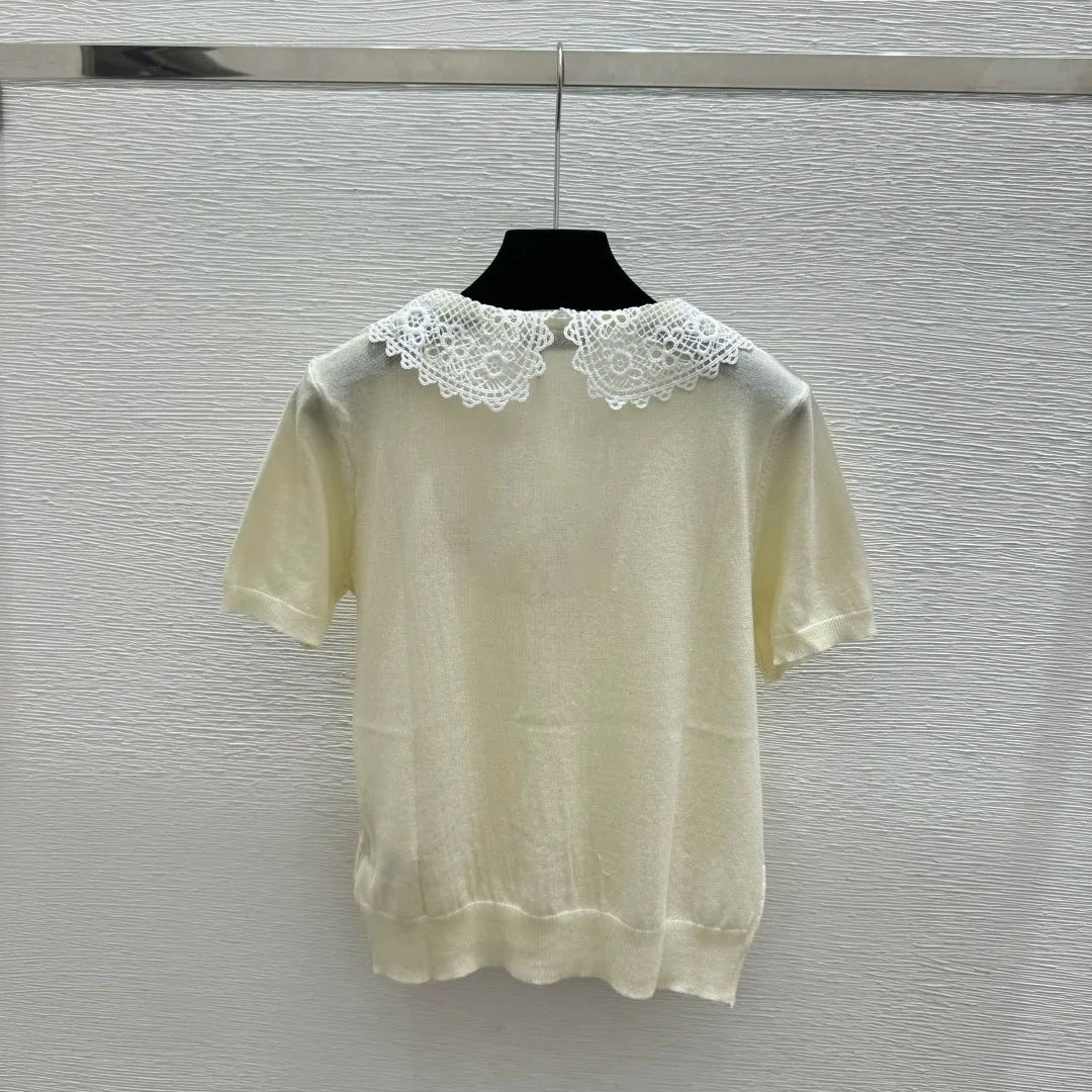 Camiseta de Alta Calidad para Mujer, Nueva Colección 2026, Informal, Moderna, de Manga Corta, Color Sólido, con Diseño de Encaje en el Cuello, xy26522203