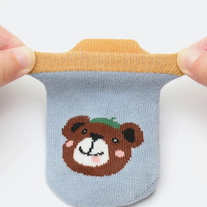 6 pares de calcetines antideslizantes para niños y niñas con lindos estampados de animales de dibujos animados, calcetines cómodos y transpirables para bebés.