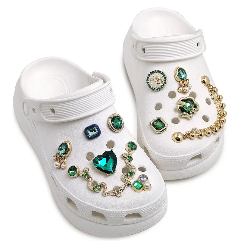 Hebilla de zapato con gema DIY de Metal, serie verde, serpiente dorada brillante, año, agujero cruzado, adaptación de flores para sandalias y zapatillas