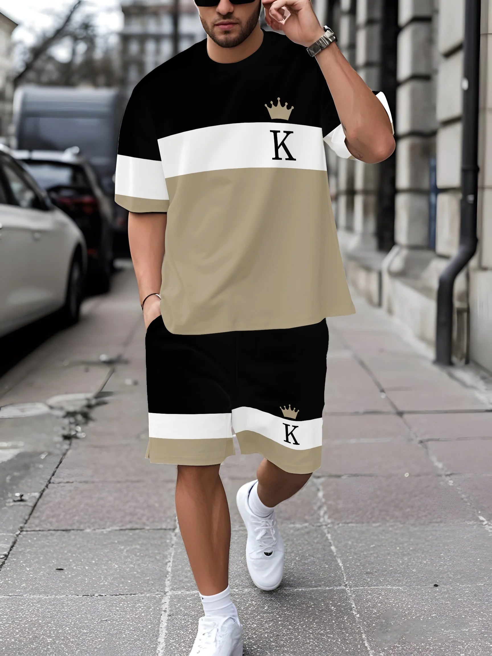 Conjunto Deportivo Casual de Verano para Hombre, Estilo Holgado, Moderno, con Estampado de Grafiti, Cuello Redondo, Manga Corta, Dos Piezas con Pantalones Cortos