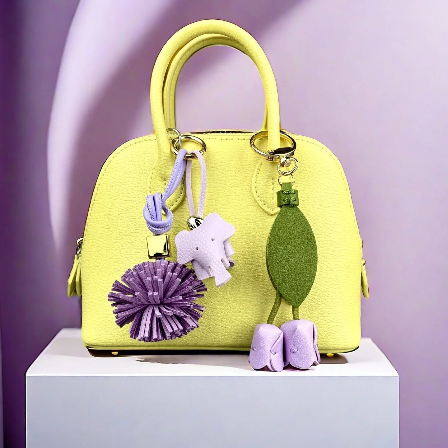 Set de Llaveros con Mariposa y Flor Moradas, Accesorios Lindos de Cuero PU con Diseño Floral para Amantes del Color Morado/Flores Realistas/Buen Regalo