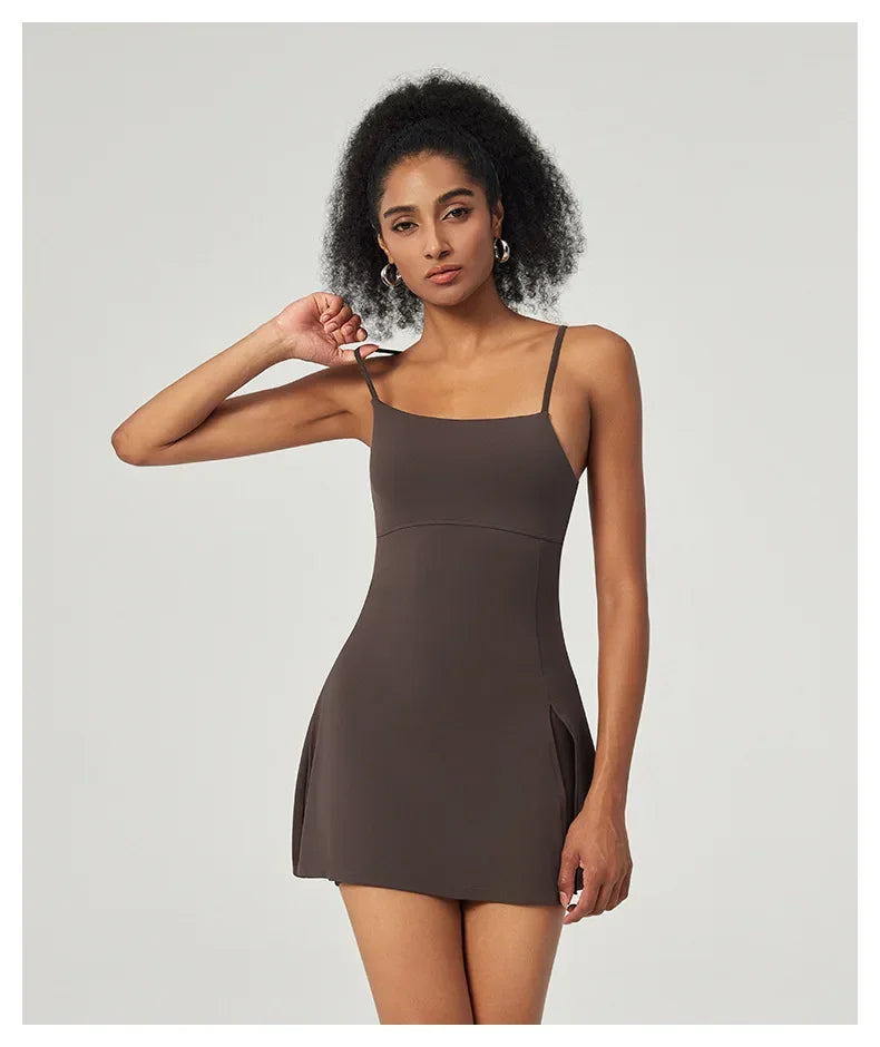 Vestido de tenis moderno SharpStar para mujer con pantalones cortos, vestido deportivo para bádminton y golf con almohadillas en el pecho, conjunto deportivo ajustado con abertura, vestido deportivo.