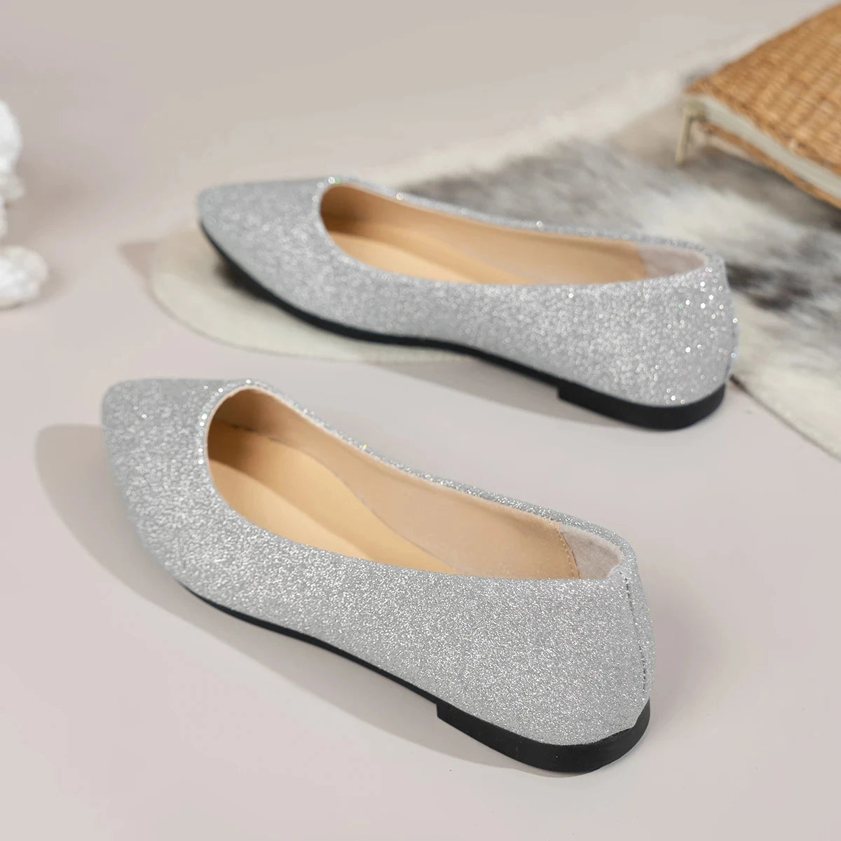 Nueva llegada 2024 zapatos de verano bonitos y a la moda con punta estrecha para mujer, zapatos planos de bailarina, zapatos informales cómodos para mujer
