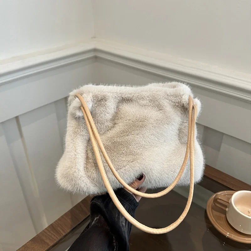 Nuevo bolso de mano de felpa para Otoño e Invierno, bolso de compras cruzado con cadena de Color sólido versátil, bolsos de mensajero con cadena de nuevo diseño para mujer