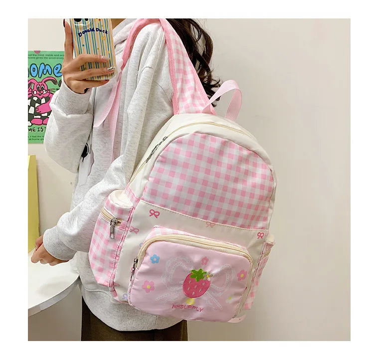 Mochila escolar ligera de nailon a cuadros para niña, bonita mochila impermeable con bordado de fresa Kawaii para ir al trabajo