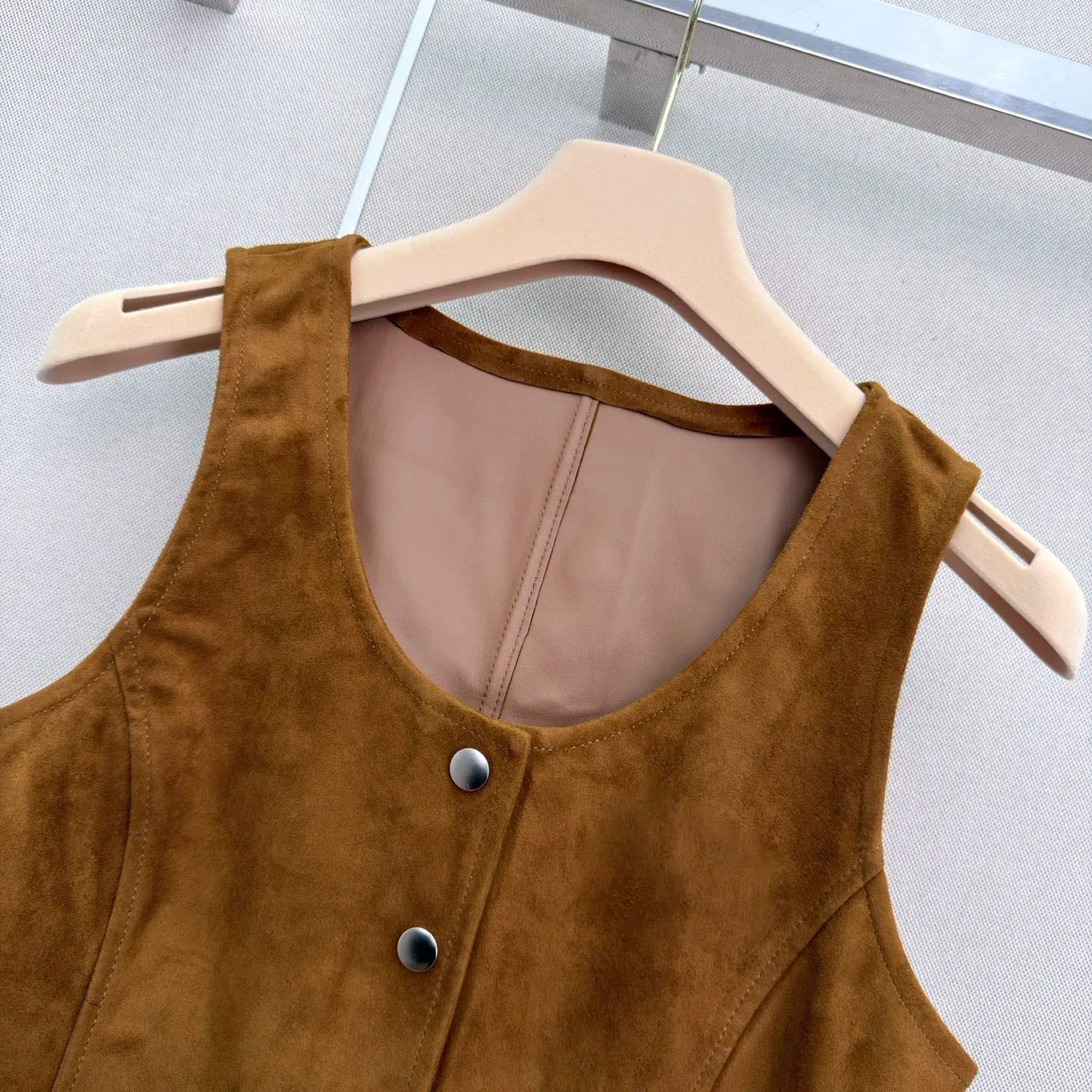 Blusa sin botones y sin mangas para mujer, estilo 2026, de alta calidad, moderna y clásica, de color liso, xy2652140