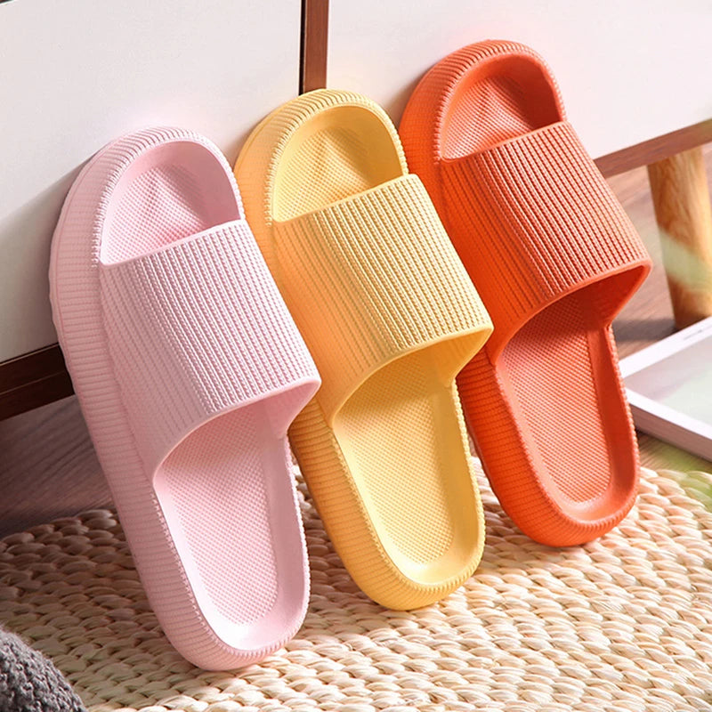 Zapatillas de nube con plataforma gruesa para mujer, sandalias deslizantes con almohada de suela blanda Eva para interior del hogar, chanclas de playa antideslizantes de verano 2025