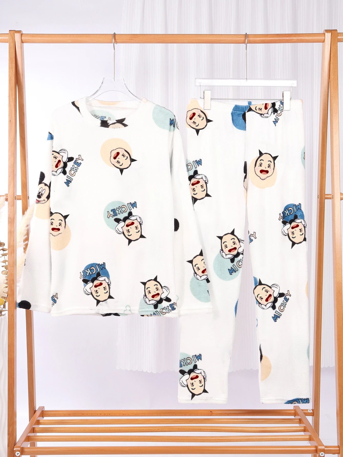Conjunto de Pijama de Franela para Mujer – Suave y Cálido, Ideal para el Invierno, Pijama Largo de Manga Larga y Pantalón Cómodo