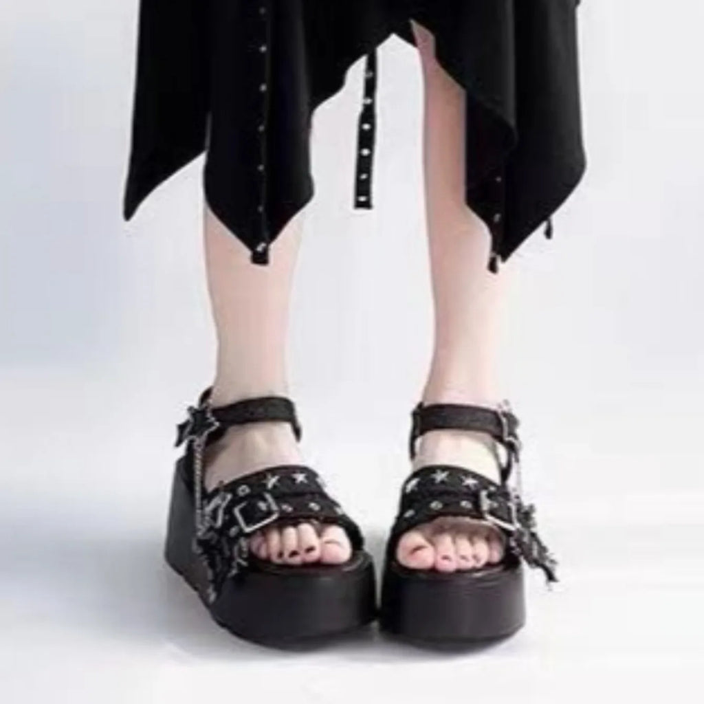Sandalias De plataforma con hebilla a la moda para Mujer, zapatos góticos De verano con decoración De cadena, Sandalias De Tacón De Cuña con parte inferior gruesa, Sandalias De Mujer