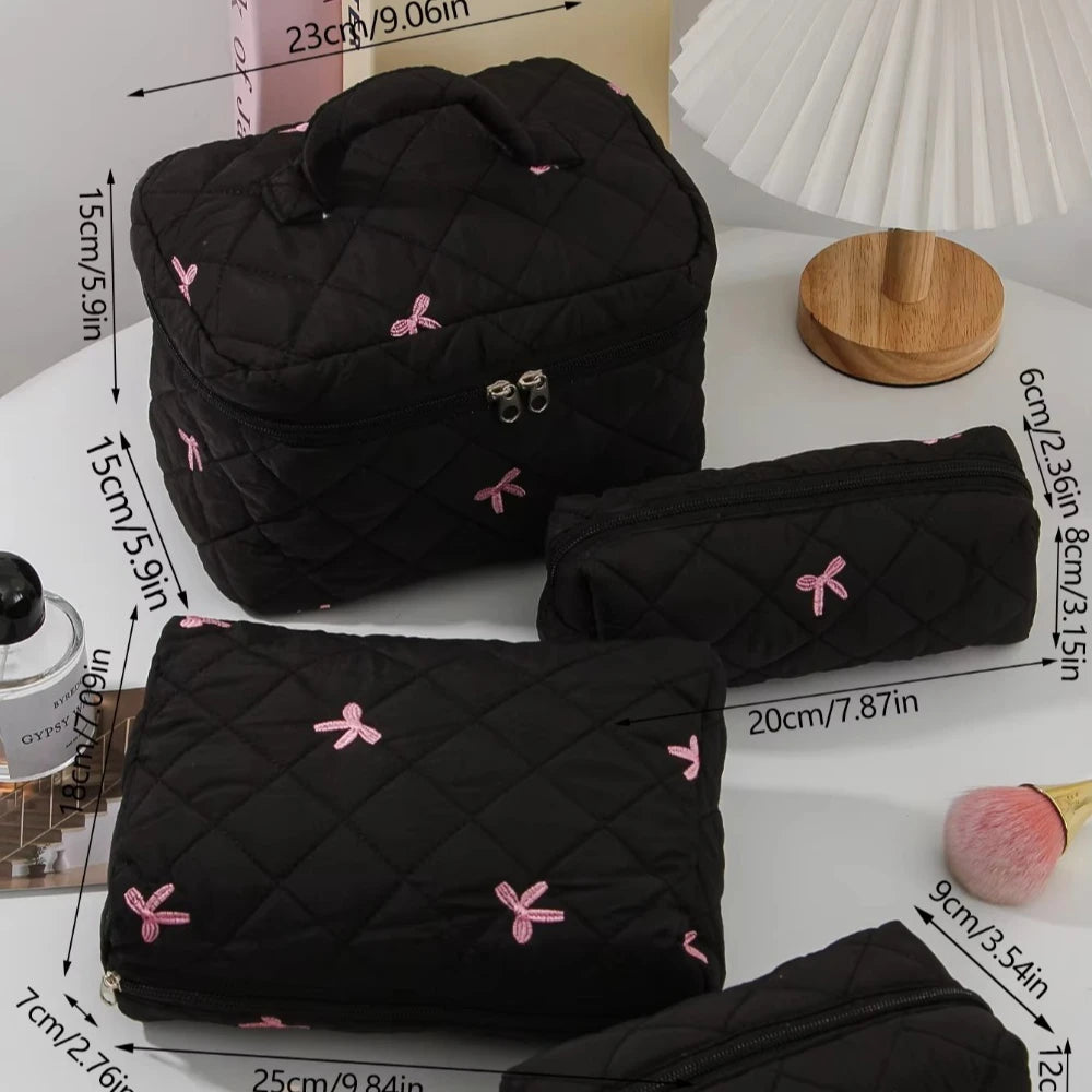 Bolsa de maquillaje portátil negra para mujer, bolsa de cosméticos acolchada con lazo rosa de gran capacidad, bolsa de almacenamiento de artículos de tocador de viaje para mujer