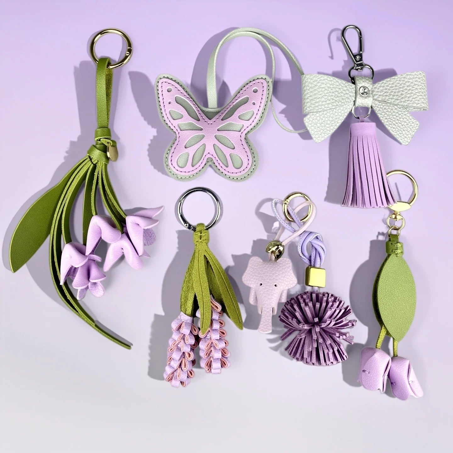 Set de Llaveros con Mariposa y Flor Moradas, Accesorios Lindos de Cuero PU con Diseño Floral para Amantes del Color Morado/Flores Realistas/Buen Regalo