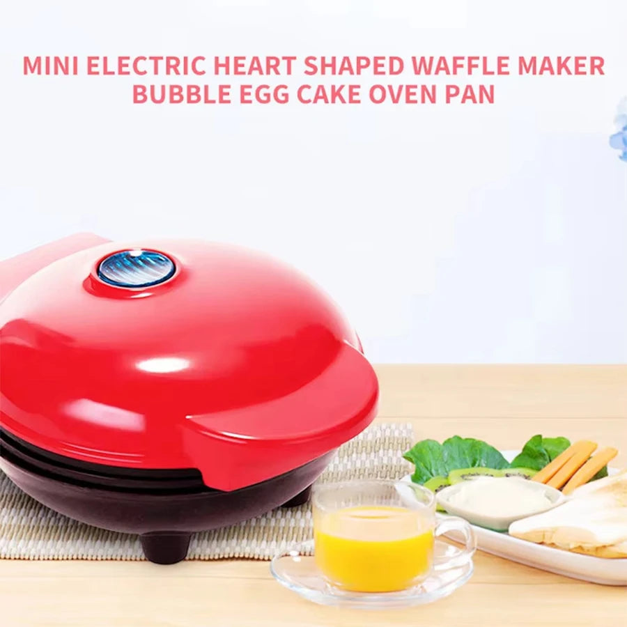 Una mini waflera portátil familiar con forma de corazón, una pequeña waflera con forma de corazón, para hacer waffles con forma de corazón y papas fritas con forma de corazón para el desayuno.