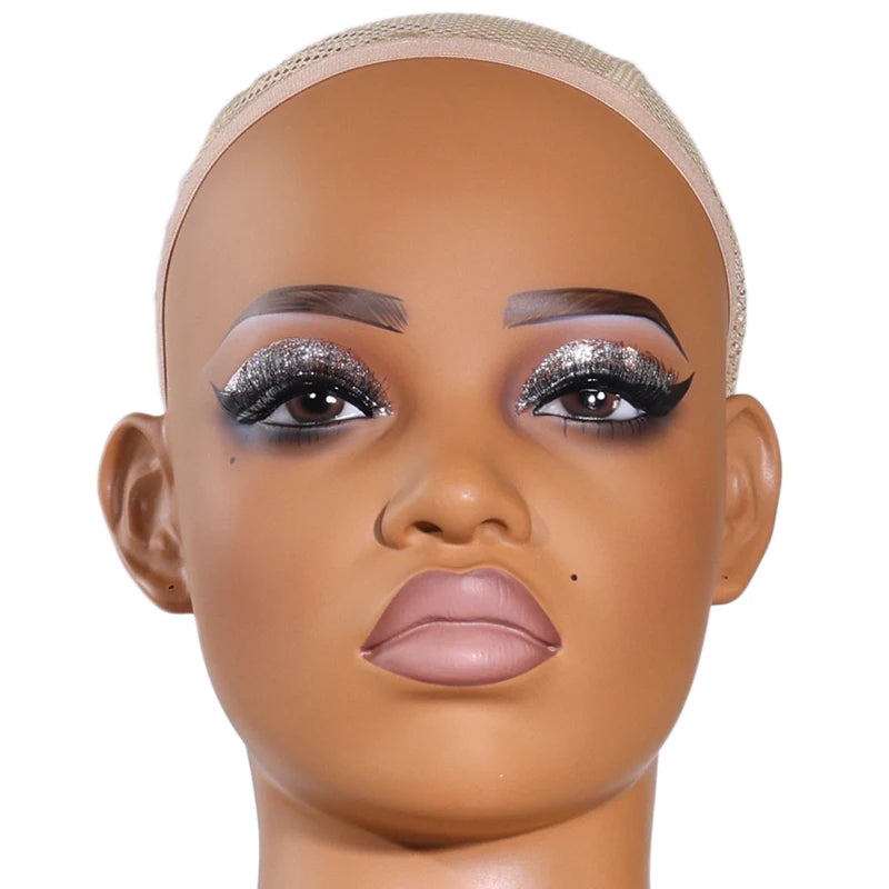 Cabeza de maniquí femenina realista con hombros, labio más completo, pestañas, agujeros para las orejas, cabeza de maniquí de maquillaje africano, busto, soporte para cabeza de peluca