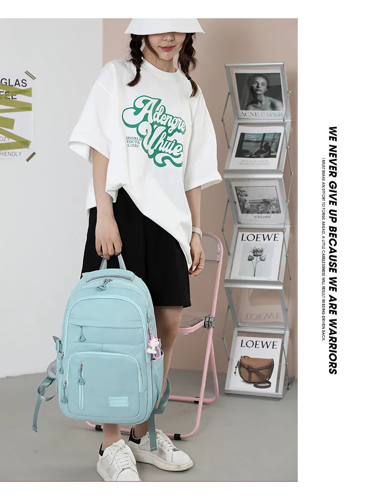 Mochila escolar de nailon con colgante para niñas, de viaje con múltiples bolsillos morral, impermeable, informal, estilo Simple