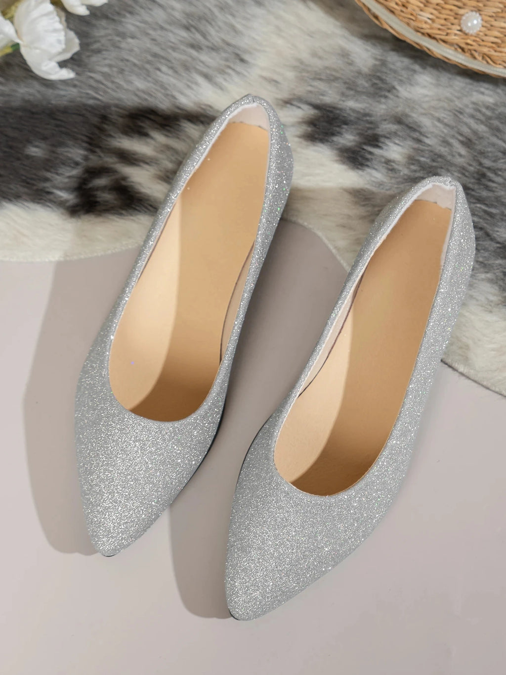 Nueva llegada 2024 zapatos de verano bonitos y a la moda con punta estrecha para mujer, zapatos planos de bailarina, zapatos informales cómodos para mujer