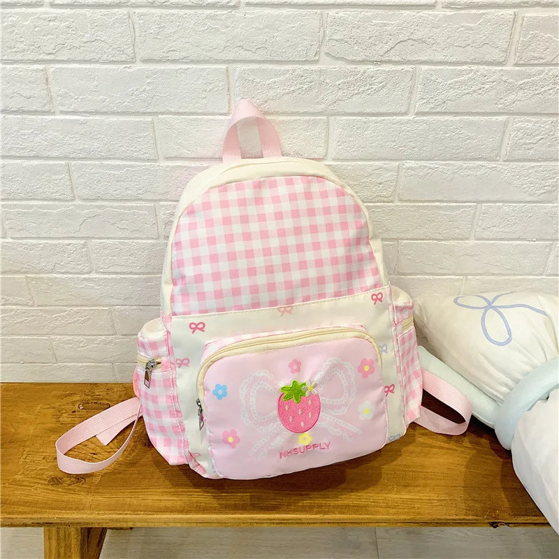 Mochila escolar ligera de nailon a cuadros para niña, bonita mochila impermeable con bordado de fresa Kawaii para ir al trabajo
