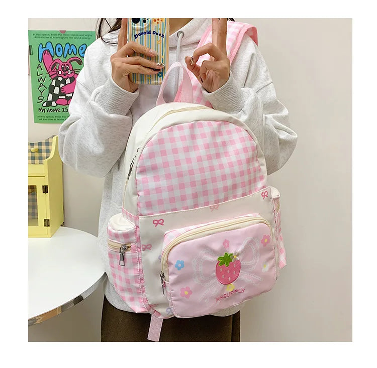 Mochila escolar ligera de nailon a cuadros para niña, bonita mochila impermeable con bordado de fresa Kawaii para ir al trabajo