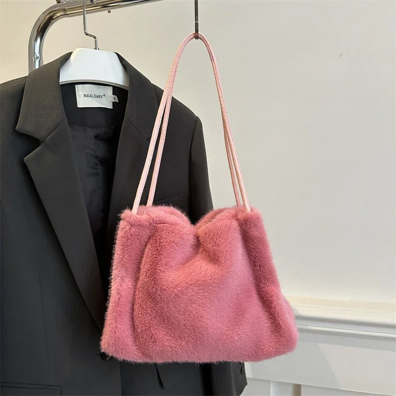 Nuevo bolso de mano de felpa para Otoño e Invierno, bolso de compras cruzado con cadena de Color sólido versátil, bolsos de mensajero con cadena de nuevo diseño para mujer