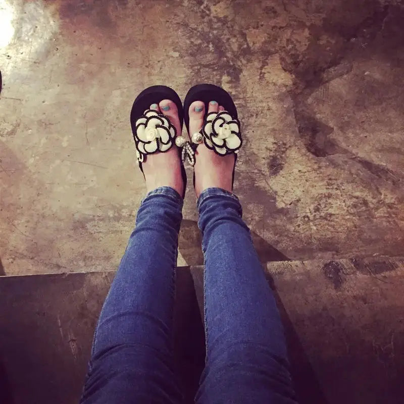 Sandalias Hechas a Mano con Suela Plana Antideslizante, Decoradas con Perlas, con Diseño de Flor de Camelia, Chanclas de Play...