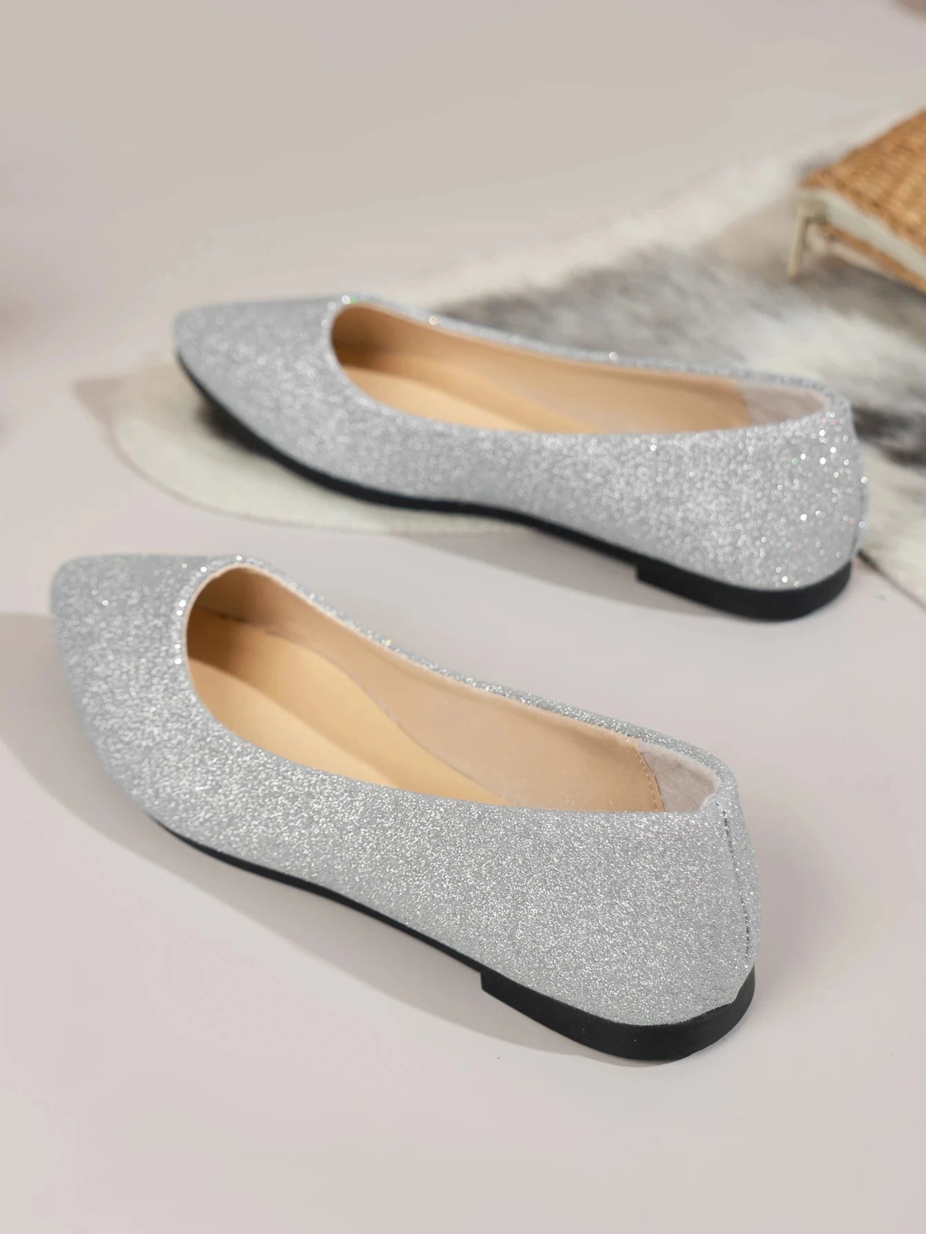 Nueva llegada 2024 zapatos de verano bonitos y a la moda con punta estrecha para mujer, zapatos planos de bailarina, zapatos informales cómodos para mujer