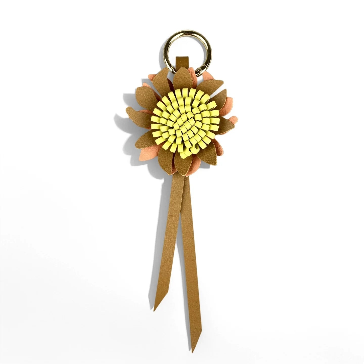 Llavero de mariposa de cuero PU en tonos tierra - Colgante de cuero PU hecho a mano para bolso, accesorio para cartera, regalos florales en tonos neutros cálidos