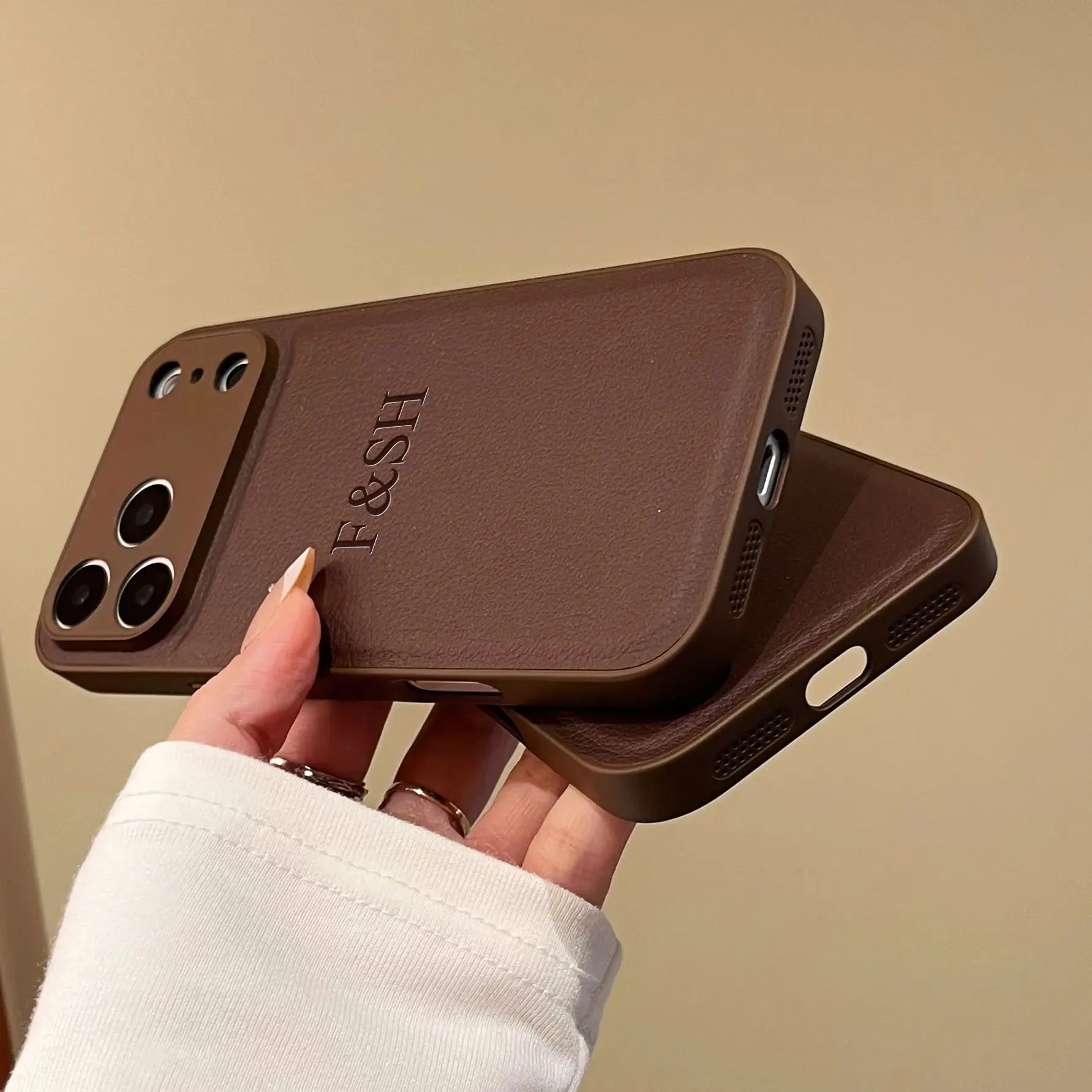 Funda de teléfono de cuero sintético con grabado en caliente 3D DIY con nombre personalizado de lujo para iPhone 17 16 15 14 13 Pro Max Plus Air
