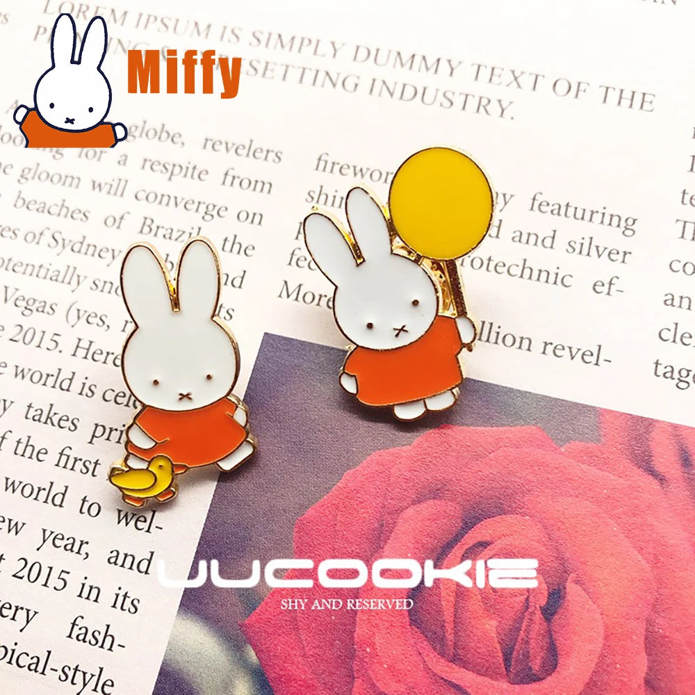 Broche Kawaii Miffy, bonito Pin esmaltado para solapa, accesorios de Metal, sombrero, ropa, mochila, decoración, regalo para niña