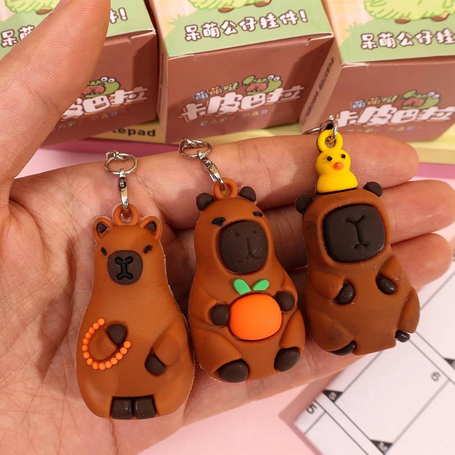 Caja Sorpresa con Llavero de Muñeco de Capibara, Juguetes de Descompresión de Lotería Musical para Niños, Decoración de Mochila de Capibara de Dibujos Animados