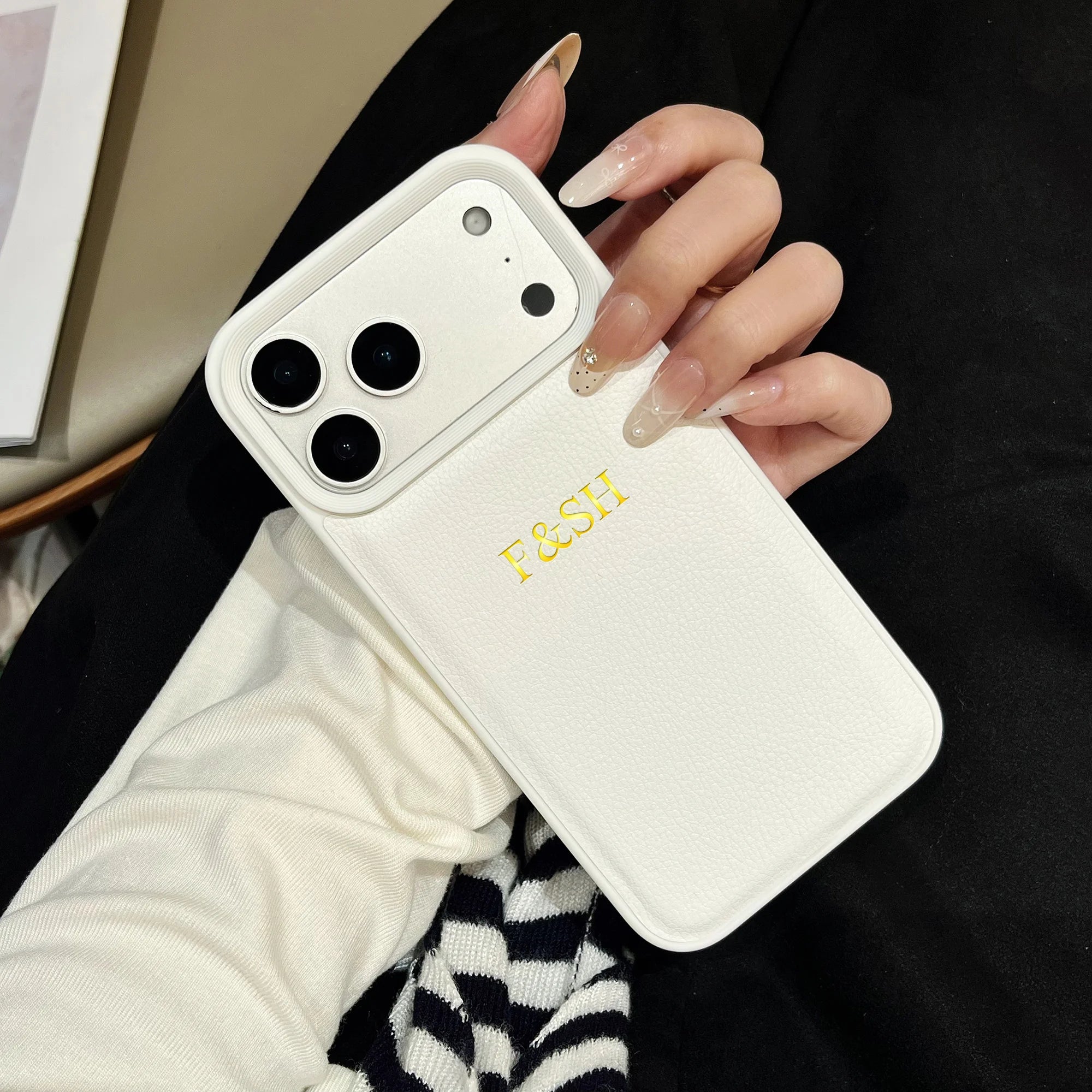 Funda de piel sintética de lujo con nombre personalizado para iPhone 17 16 15 14 13 12 11 Pro Max Plus Air Hot Gold Foil letra grabada