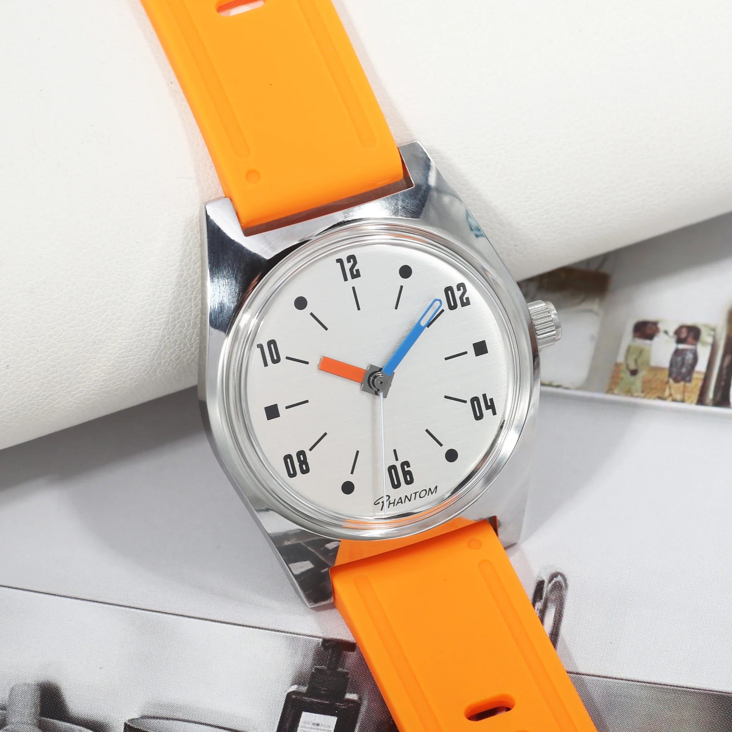 Un regalo pensado. Movimiento de cuerda manual de 36 mm. Reloj mecánico favorito de los hombres jóvenes con un diseño Bauhaus moderno.