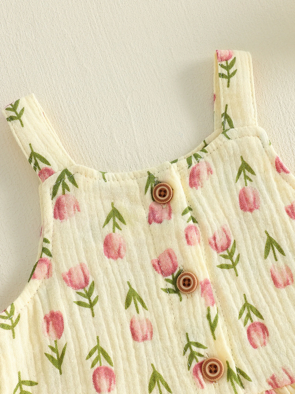 Lioraitiin Conjunto de verano para niñas con estampado floral de tulipanes, sin mangas, cuello cuadrado, camisetas sin mangas, pantalones cortos elásticos con volantes, conjunto de 2 piezas
