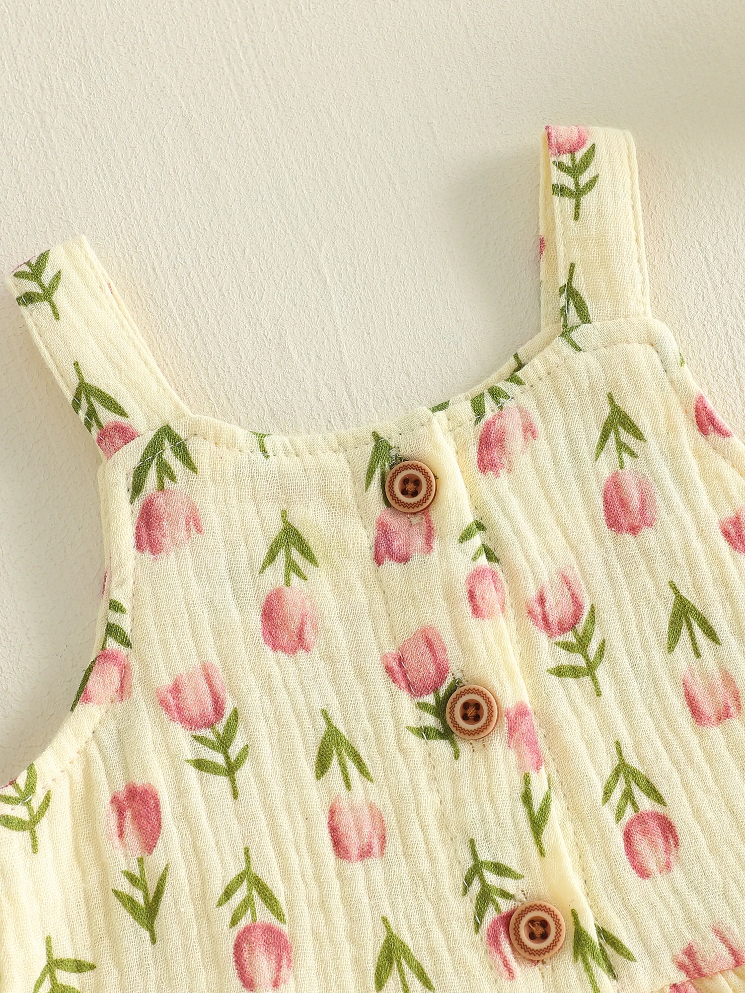 Lioraitiin Conjunto de verano para niñas con estampado floral de tulipanes, sin mangas, cuello cuadrado, camisetas sin mangas, pantalones cortos elásticos con volantes, conjunto de 2 piezas