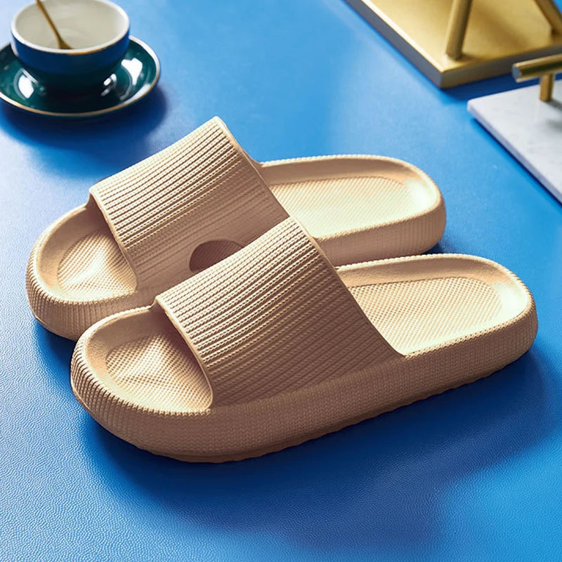 Zapatillas de nube con plataforma gruesa para mujer, sandalias deslizantes con almohada de suela blanda Eva para interior del hogar, chanclas de playa antideslizantes de verano 2025