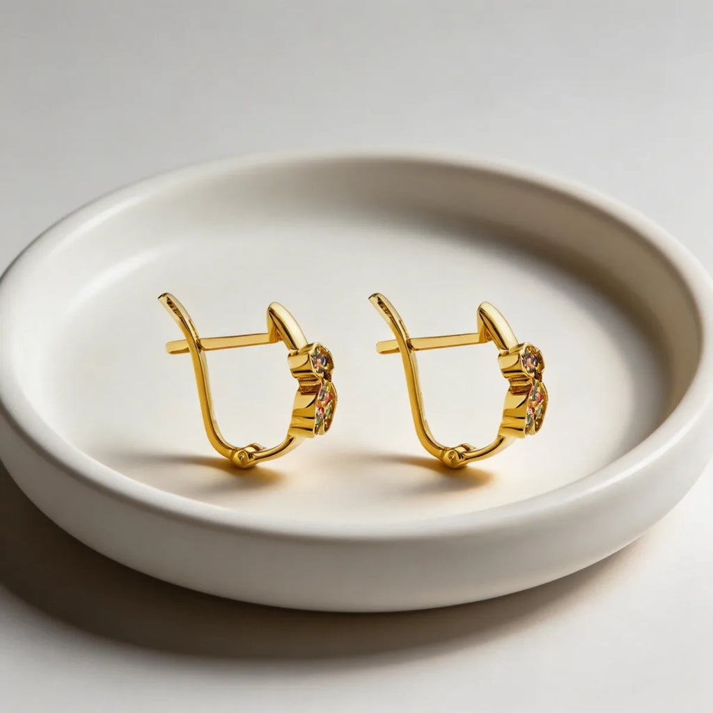 Colección de Pendientes Modernos en Oro y Plata con Detalles de Esmalte y Cristal |   Joyería Minimalista