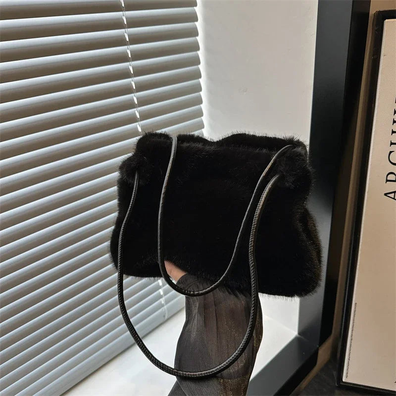 Nuevo bolso de mano de felpa para Otoño e Invierno, bolso de compras cruzado con cadena de Color sólido versátil, bolsos de mensajero con cadena de nuevo diseño para mujer