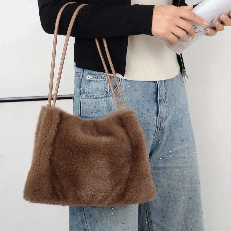 Nuevo bolso de mano de felpa para Otoño e Invierno, bolso de compras cruzado con cadena de Color sólido versátil, bolsos de mensajero con cadena de nuevo diseño para mujer