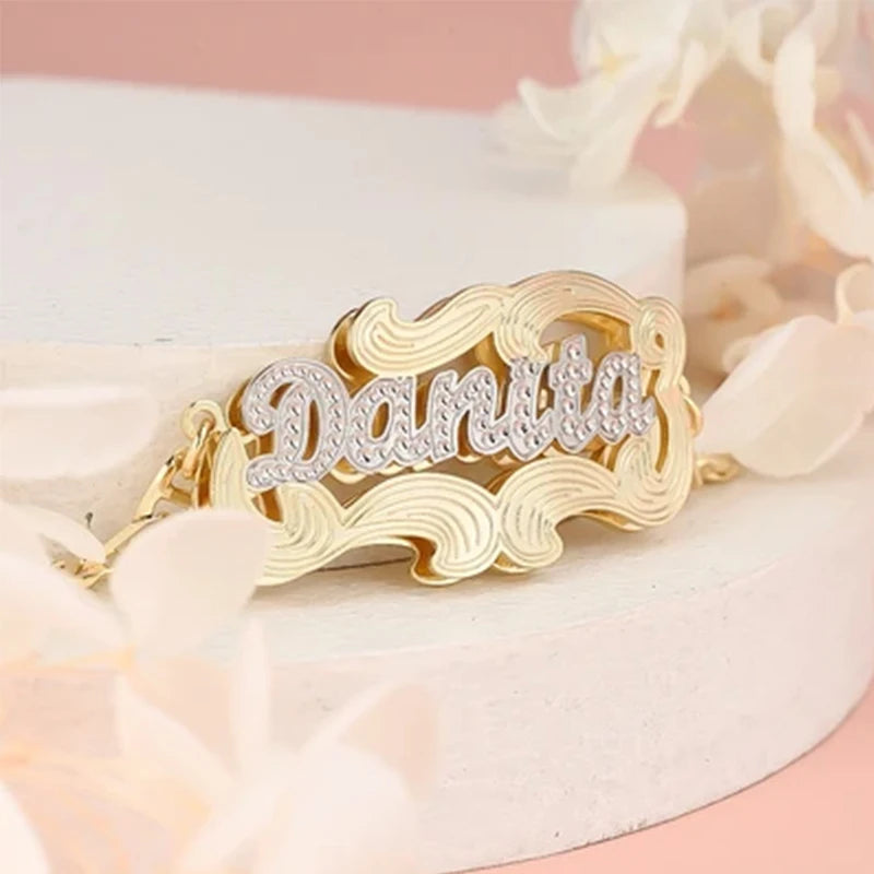 DHQH Pulsera de dos tonos con nombre personalizado, placa con nombre de soldadura con letras personalizadas, joyería de acero inoxidable, regalo de cumpleaños para amigos