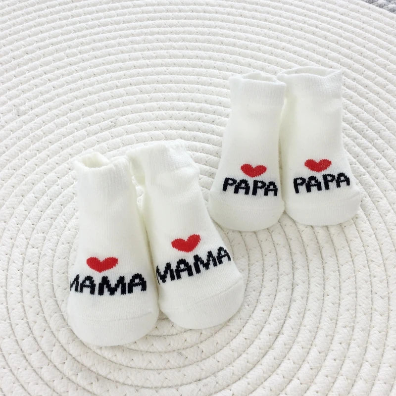 2 pares de calcetines blancos para bebés recién nacidos, bonitos calcetines de algodón Love MAMA PAPA Bebe, regalo para niños pequeños, diseño de paquete de calcetines