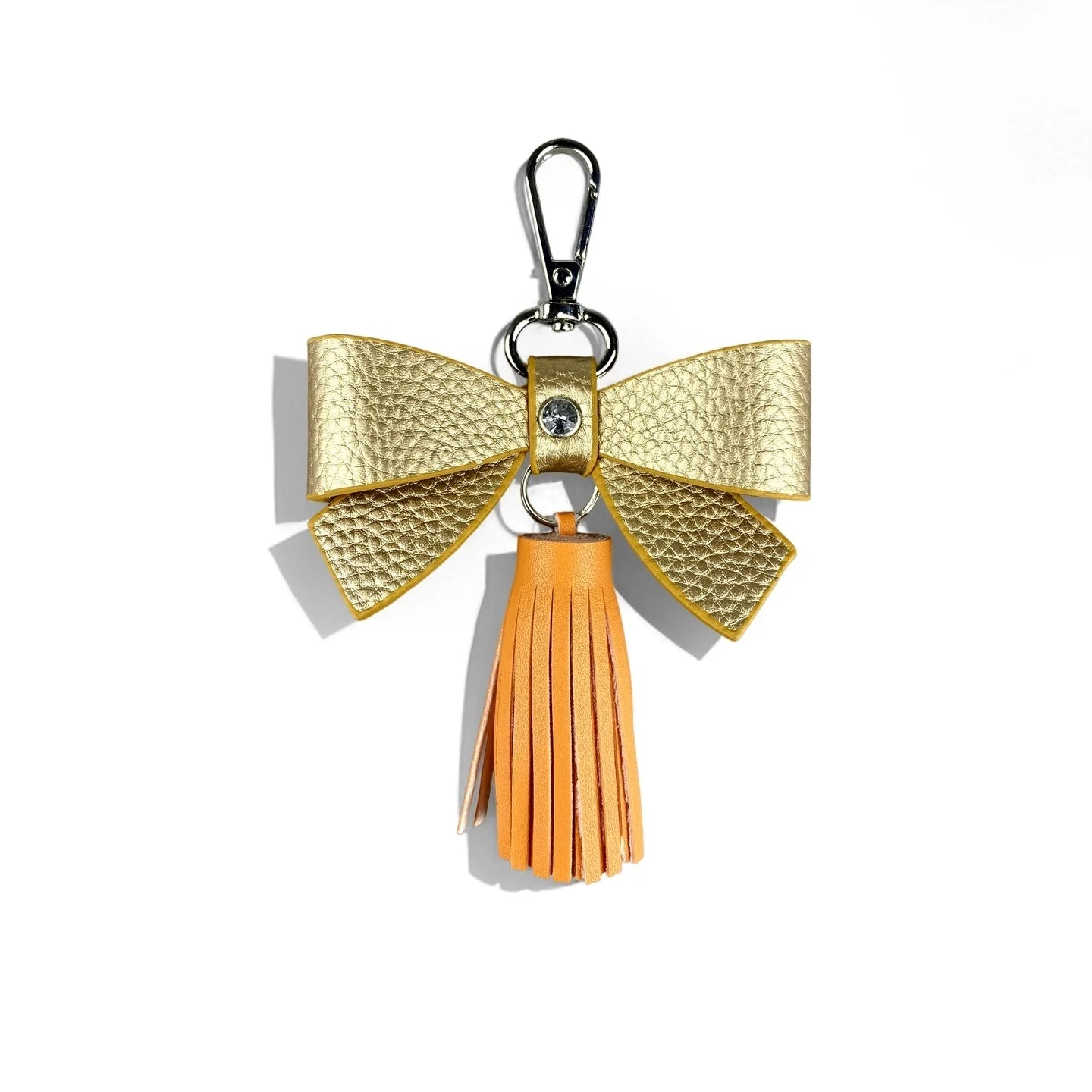 Llavero de mariposa de cuero PU en tonos tierra - Colgante de cuero PU hecho a mano para bolso, accesorio para cartera, regalos florales en tonos neutros cálidos