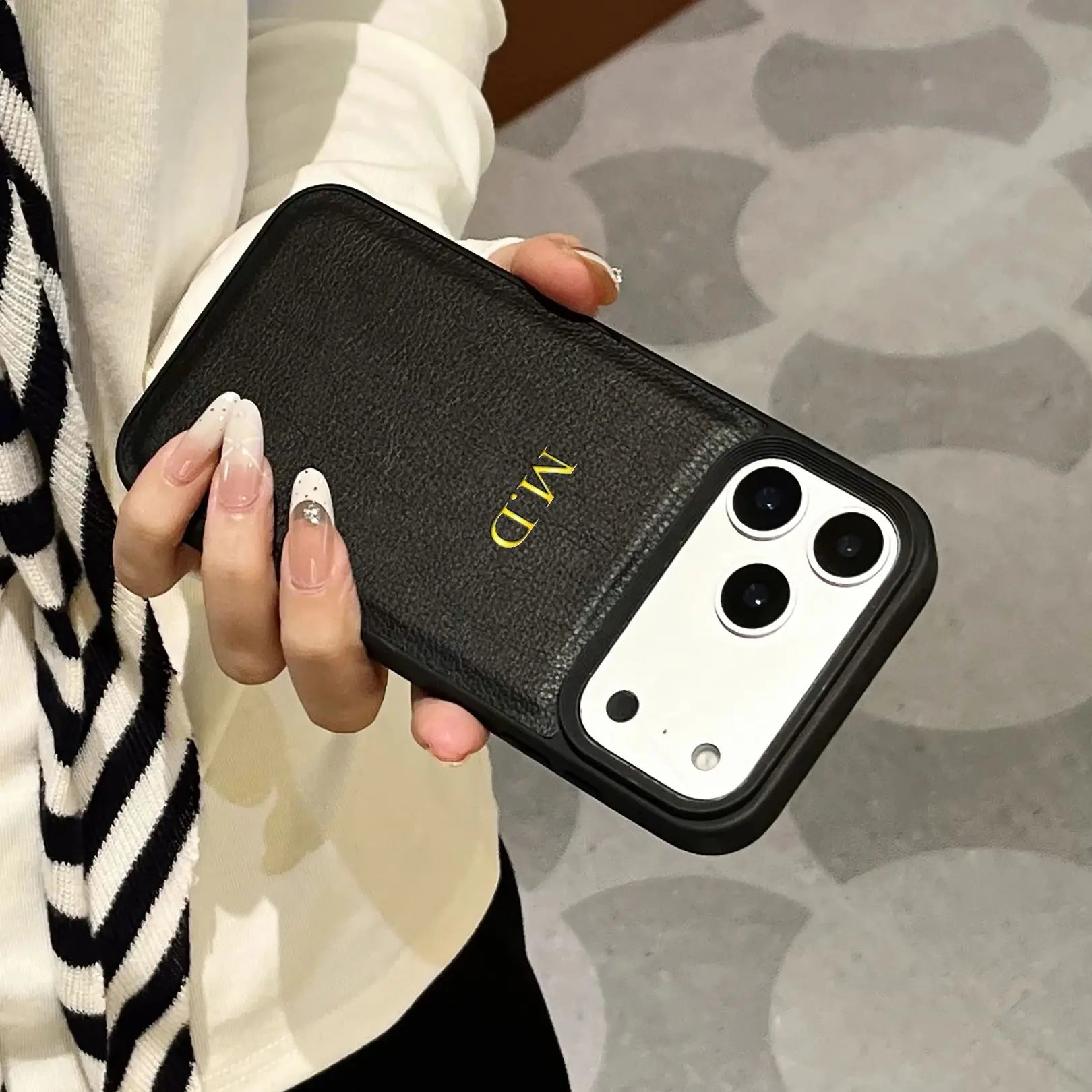 Funda de piel sintética de lujo con nombre personalizado para iPhone 17 16 15 14 13 12 11 Pro Max Plus Air Hot Gold Foil letra grabada