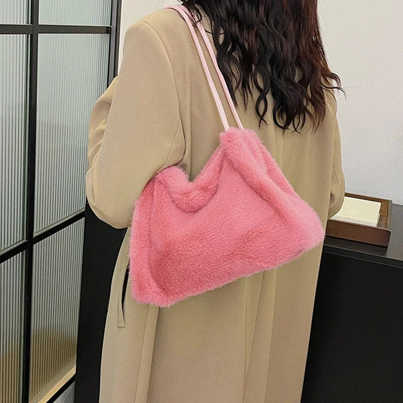 Nuevo bolso de mano de felpa para Otoño e Invierno, bolso de compras cruzado con cadena de Color sólido versátil, bolsos de mensajero con cadena de nuevo diseño para mujer